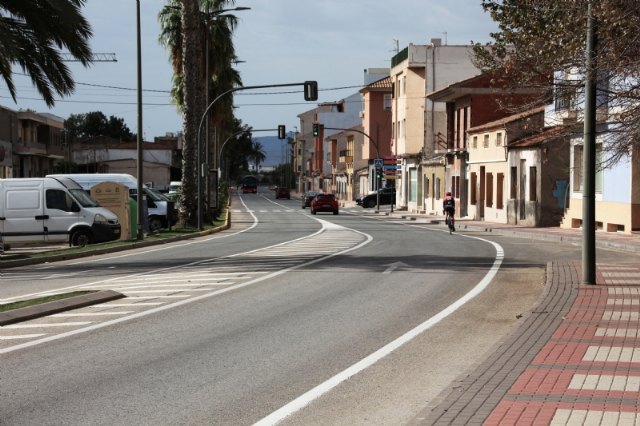 Repintadas las marcas viales en las principales avenidas de Alhama